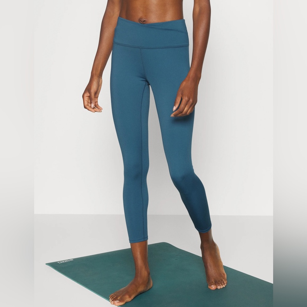 NWOT Free People Wrap Lose Control Legging